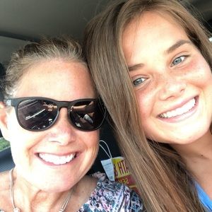 Meet your Posher, Abbi